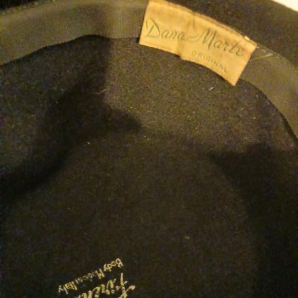 VINTAGE.."DANA MARTE" ORIGINAL FUR/RHINESTONE ORIG. CLOCHE HAT BY FIRENZE ITALY - Picture 6 of 7